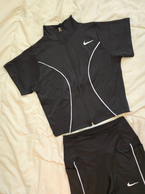 ست کراپ تیشرت تمام زیپ و شلوار نایکی سایز ۳۸ الی ۴۲ ریز مدل مغزی دوزی